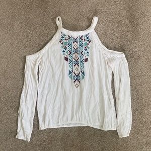 White, shoulder cut-out Hollister top